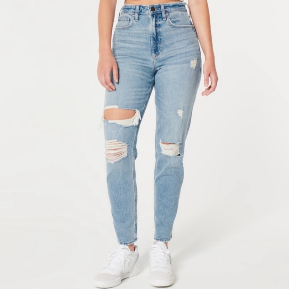 Hollister Curvy Ultra High Rise Mom Jean